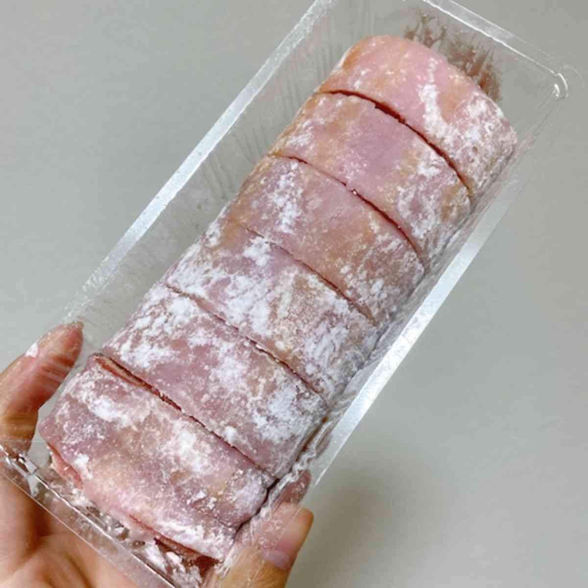 ローソンのお餅で巻いたもち食感ロール いちご